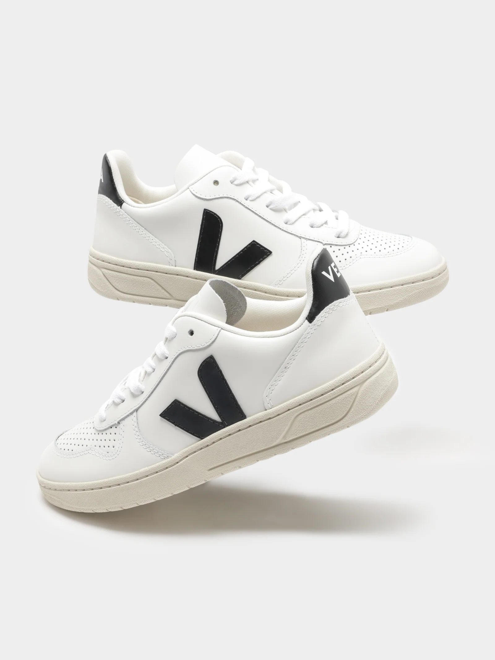 Unisex V-10 Leather Sneakers - Image 3