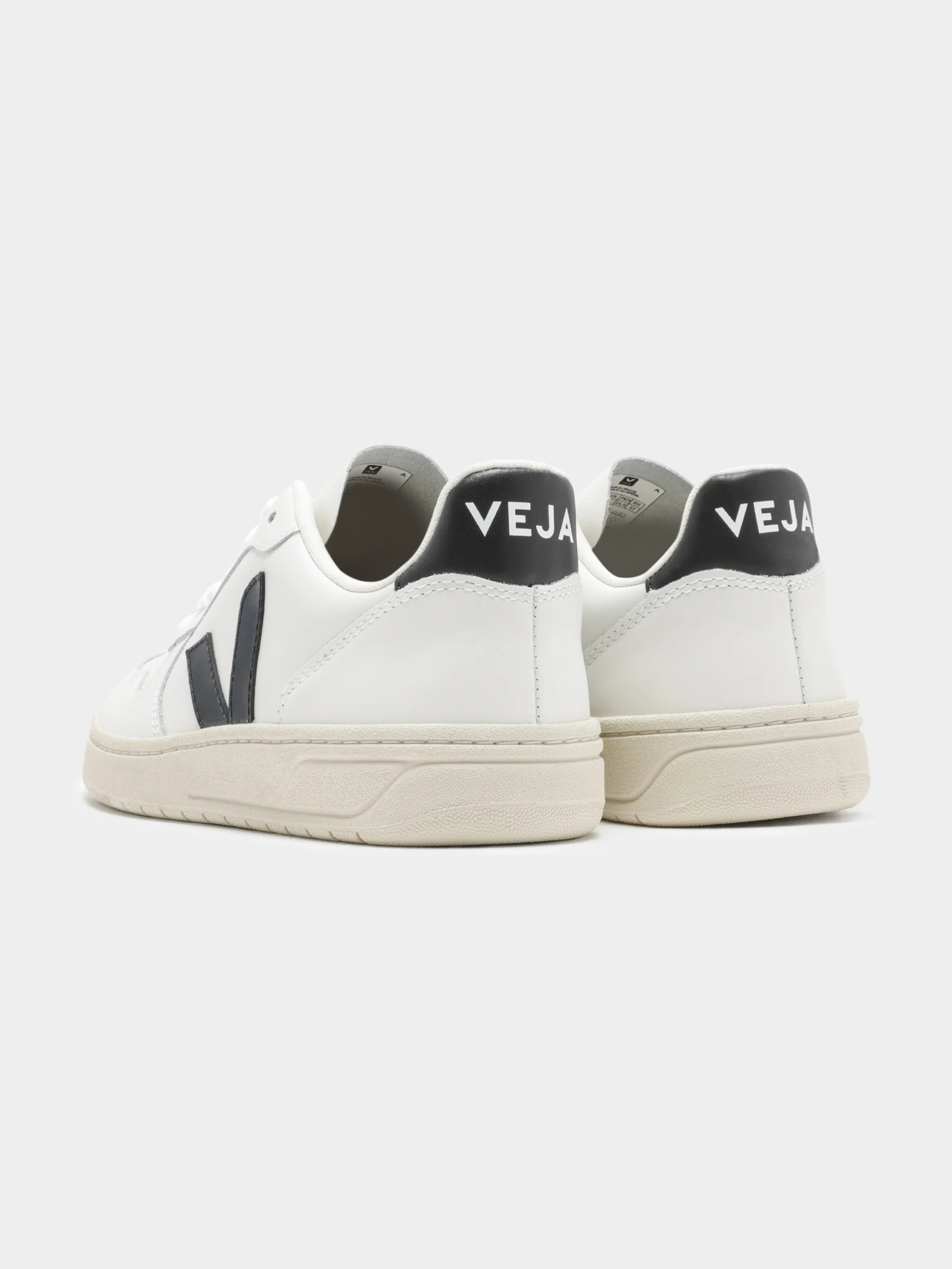 Unisex V-10 Leather Sneakers - Image 7