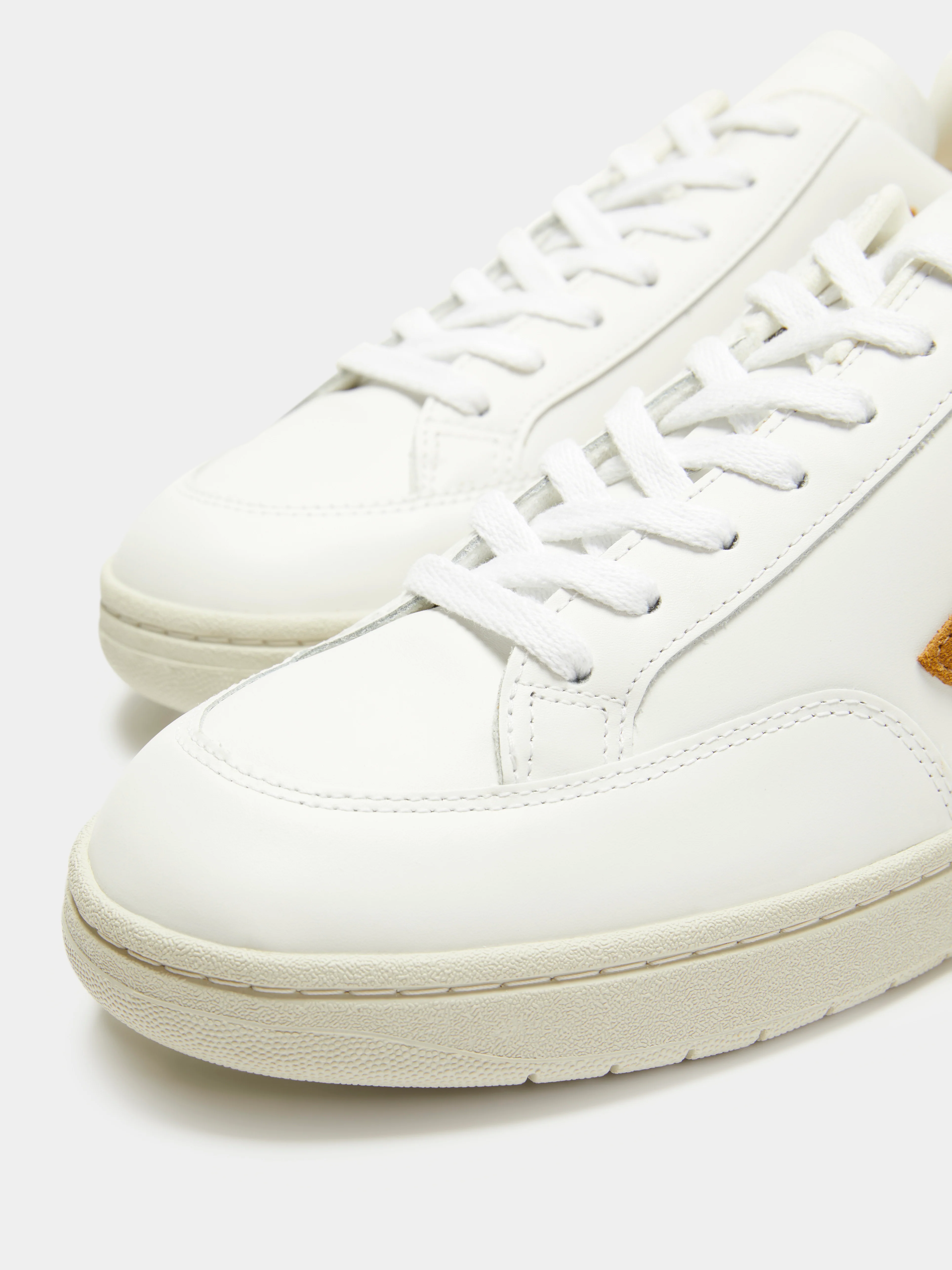 Unisex V10 Leather Sneakers - Image 3