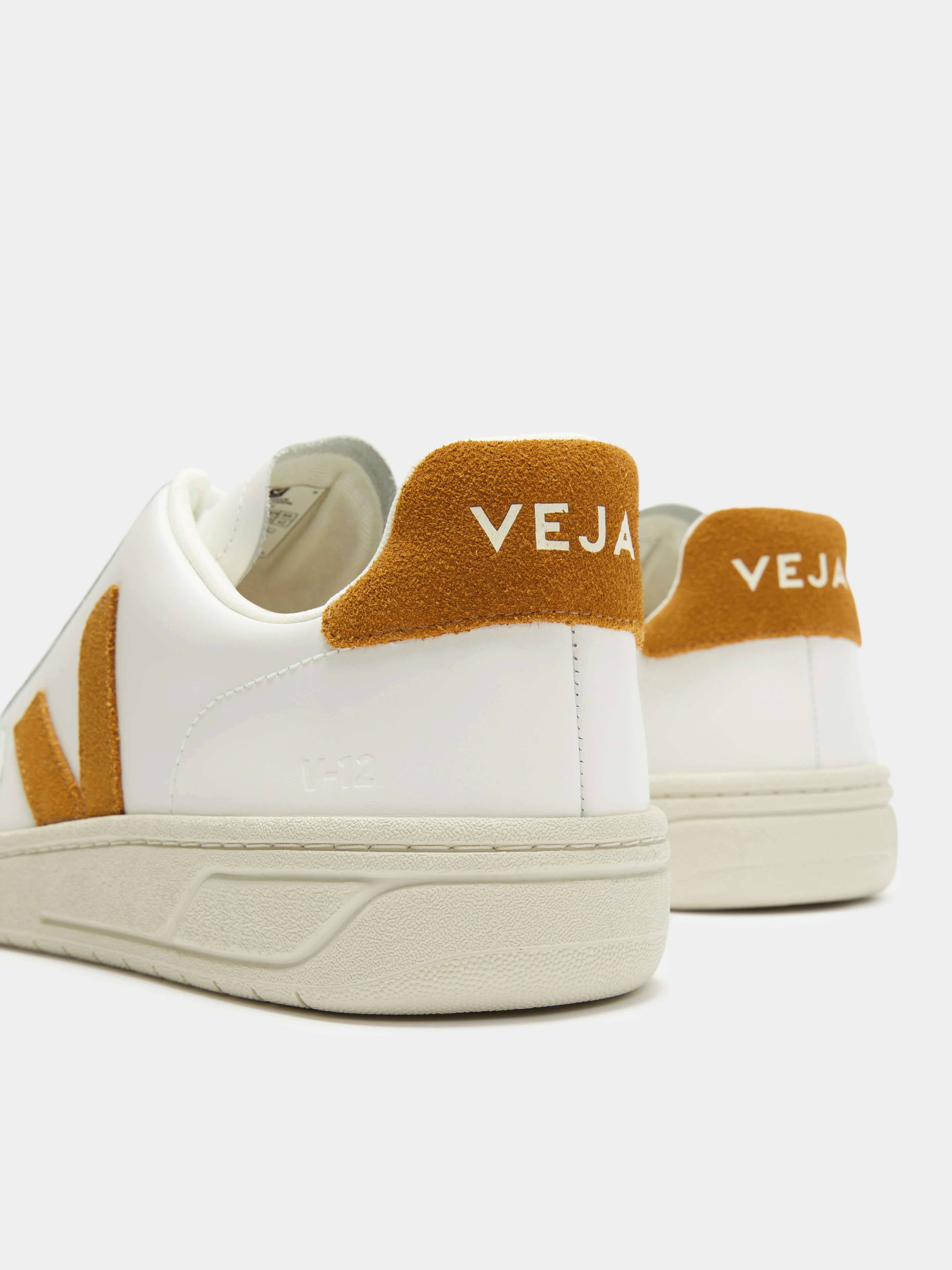 Unisex V10 Leather Sneakers - Image 5
