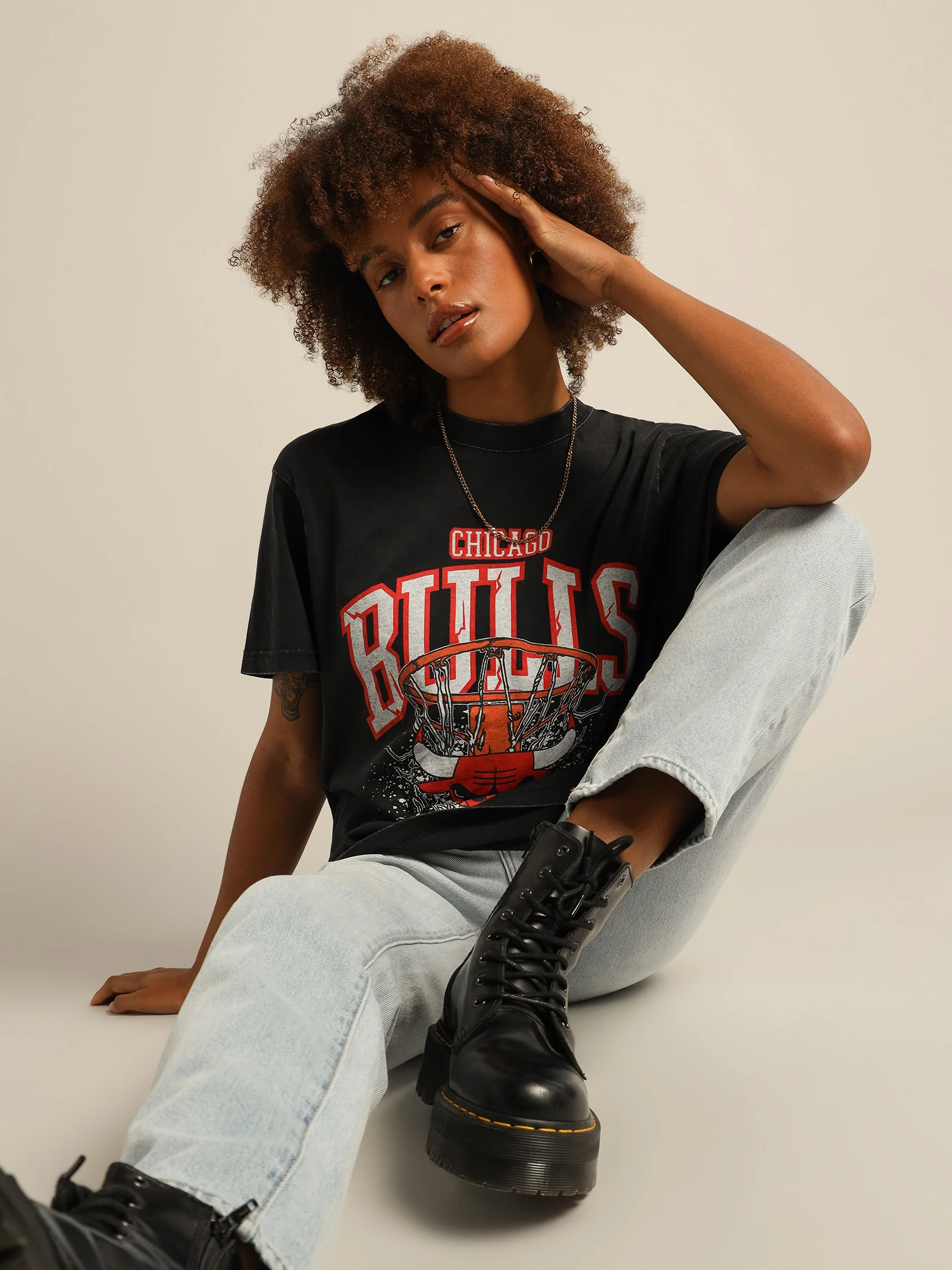 Vintage Arch Boxy Bulls T-Shirt - Image 2