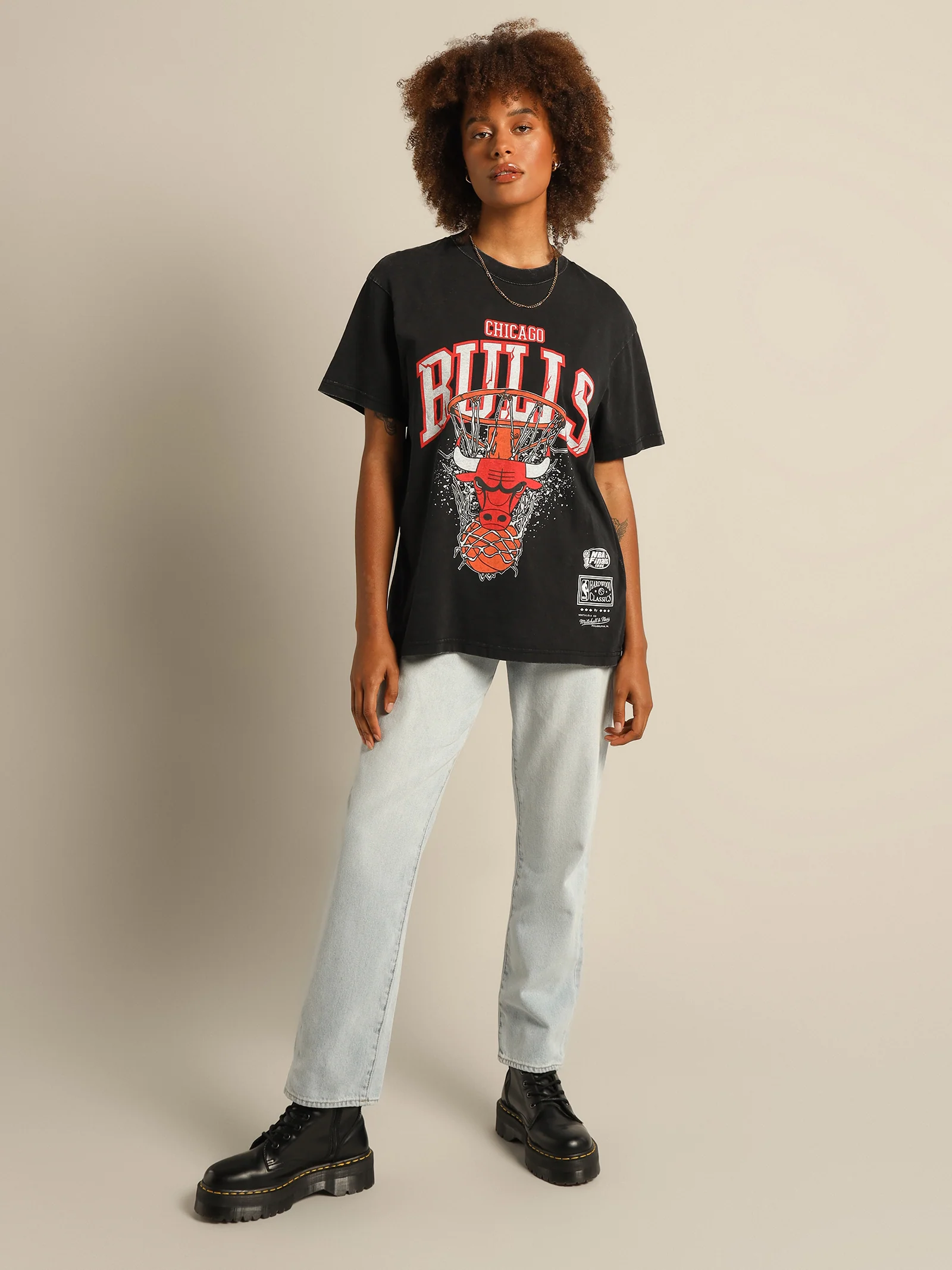Vintage Arch Boxy Bulls T-Shirt - Image 3