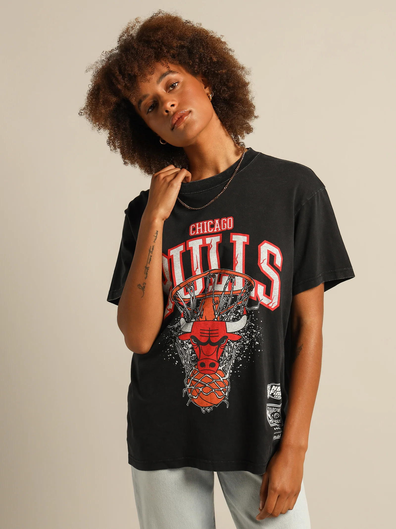 Vintage Arch Boxy Bulls T-Shirt - Image 4