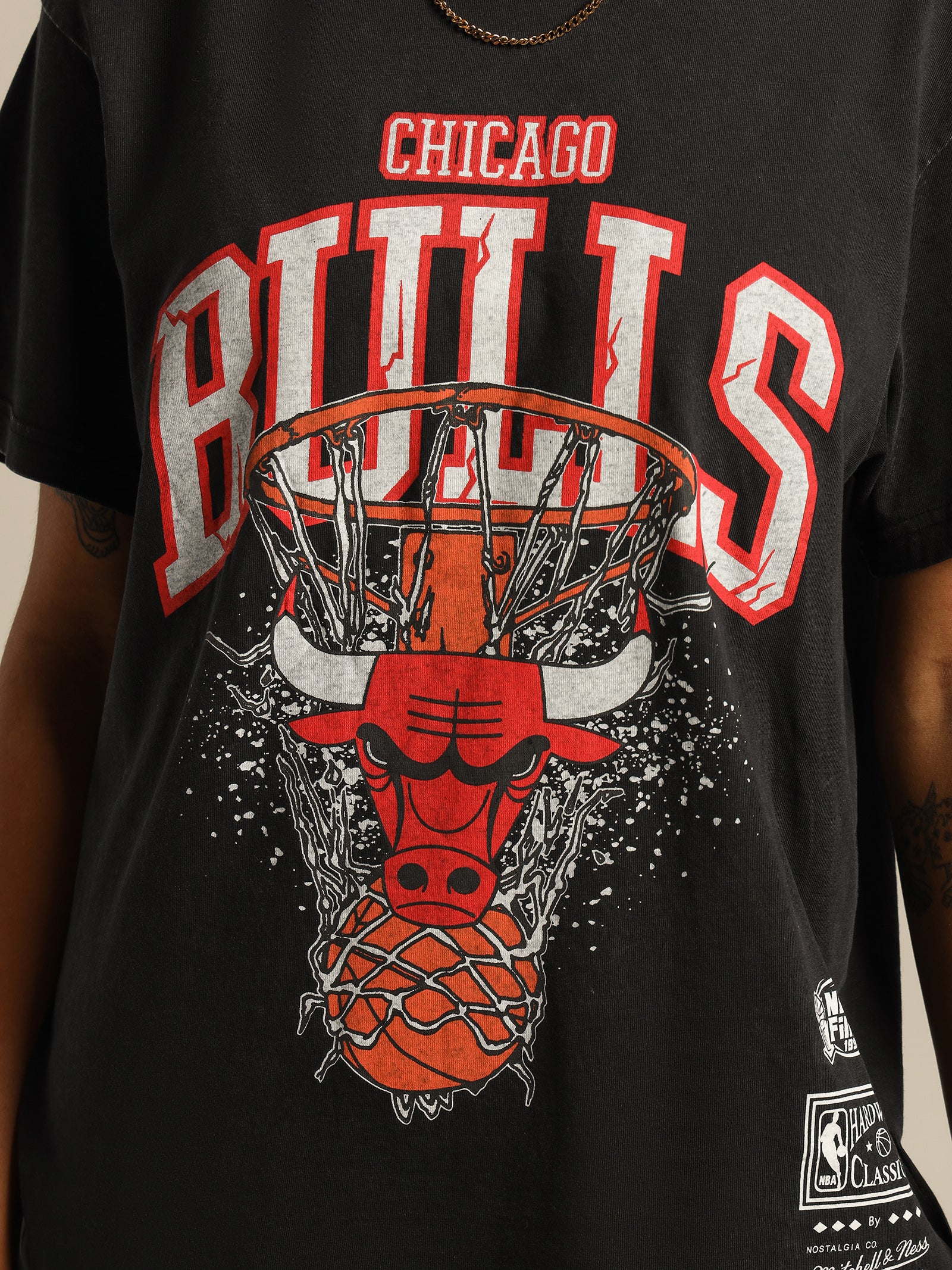 Vintage Arch Boxy Bulls T-Shirt - Image 6