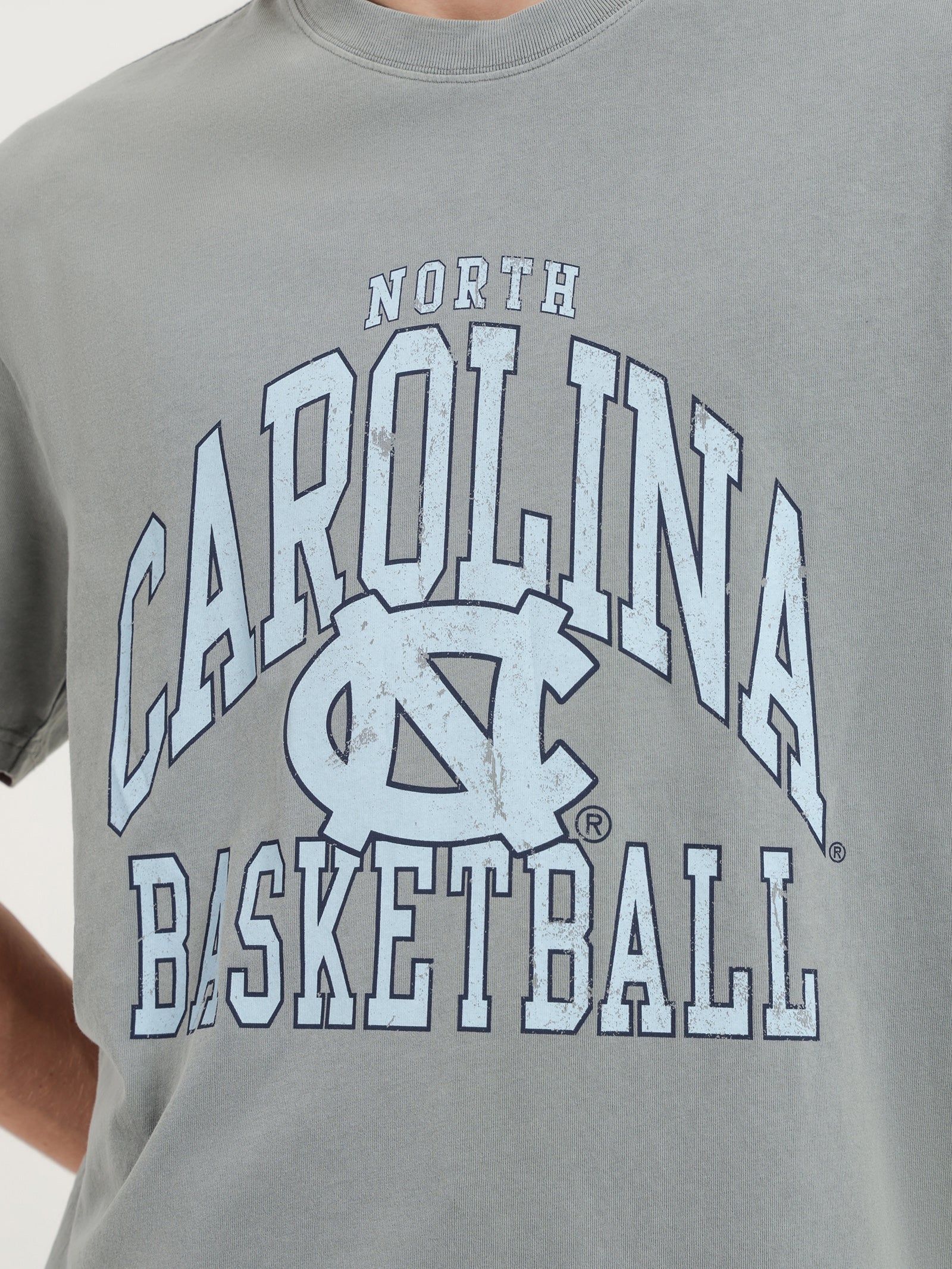 Vintage Arch University of North Carolina T-Shirt - Image 5