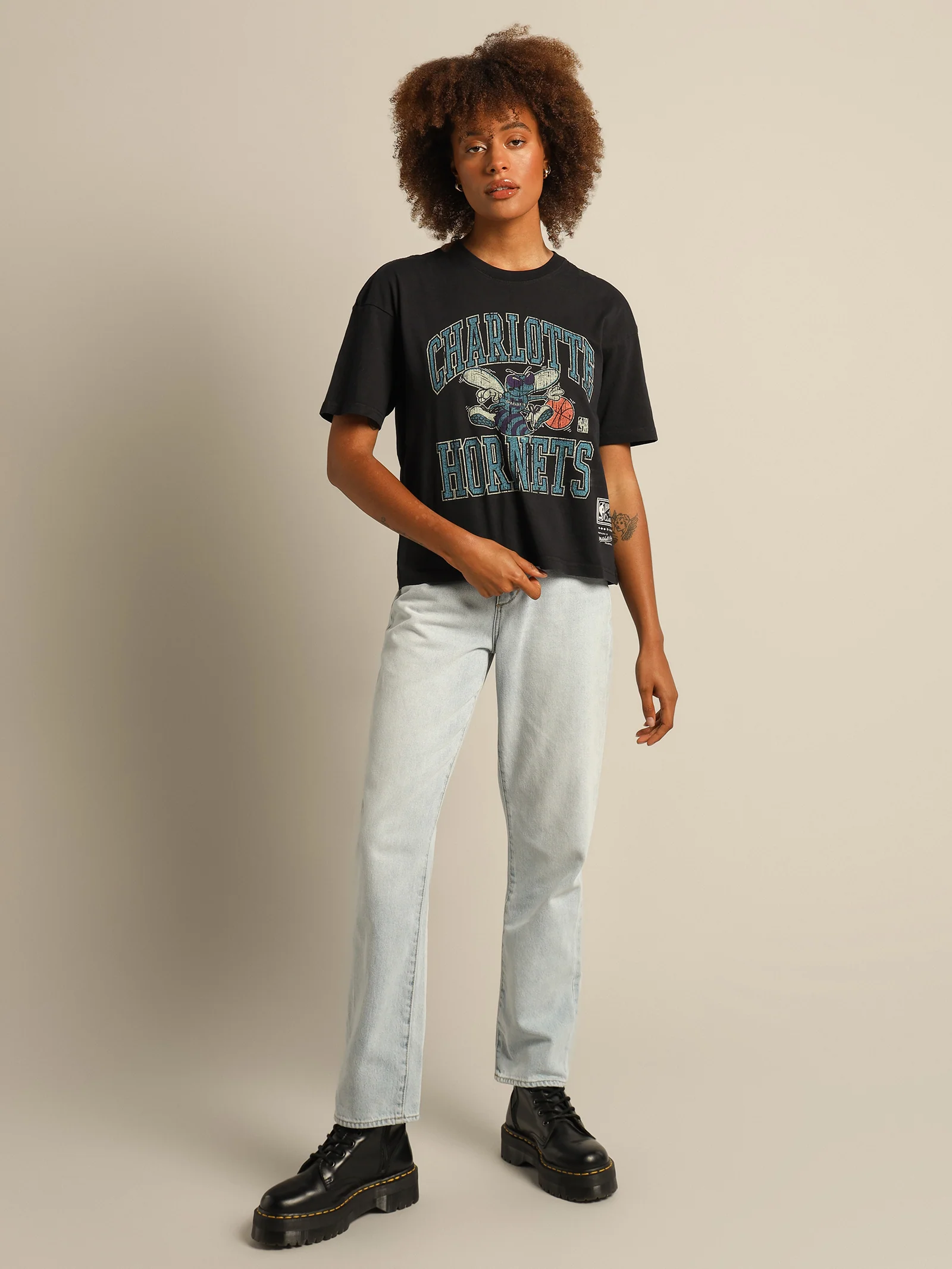 Vintage Charlotte Hornets Ivy Arch T-Shirt - Image 4
