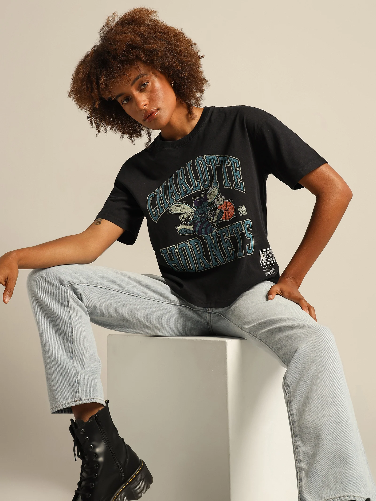 Vintage Charlotte Hornets Ivy Arch T-Shirt - Image 5