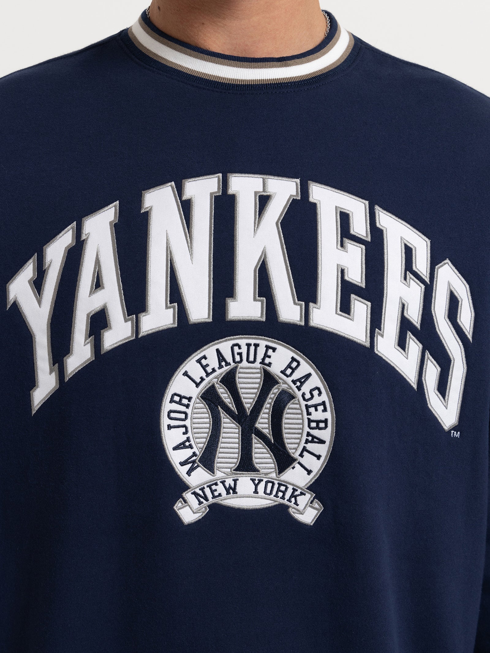 Vintage NY Yankees Graphic Sweater - Image 3