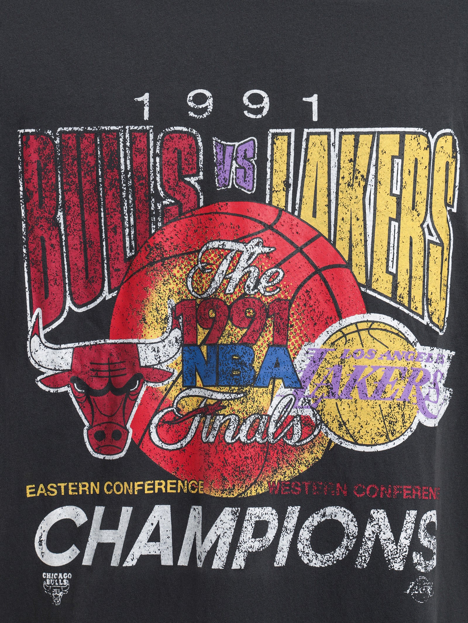 Vintage Versus Final T-Shirt - Image 5