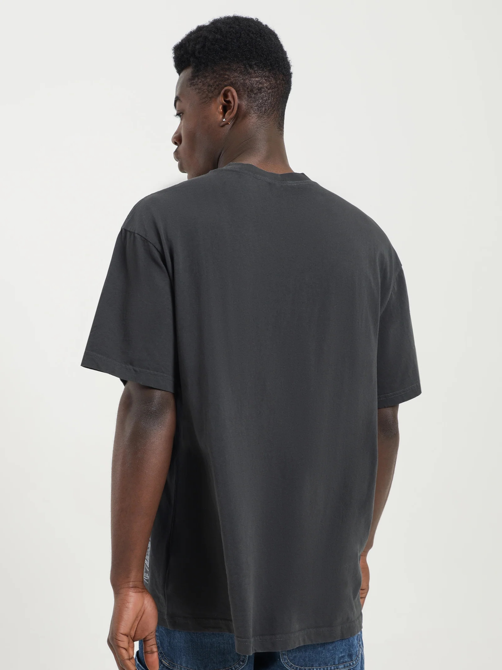 Vintage Versus Final T-Shirt - Image 6