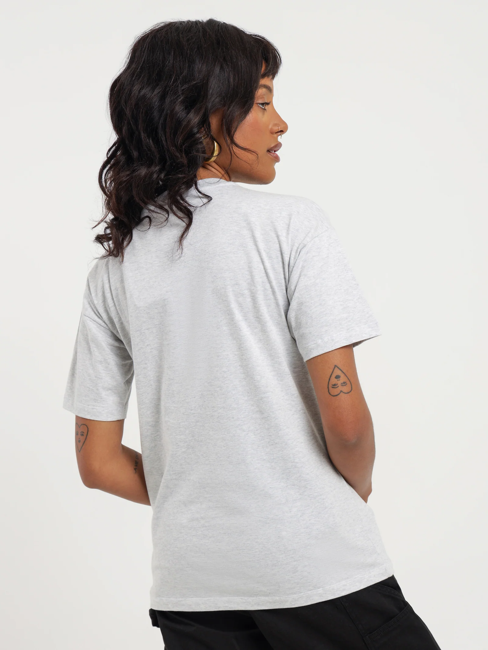 W' SS Script T-Shirt - Image 4
