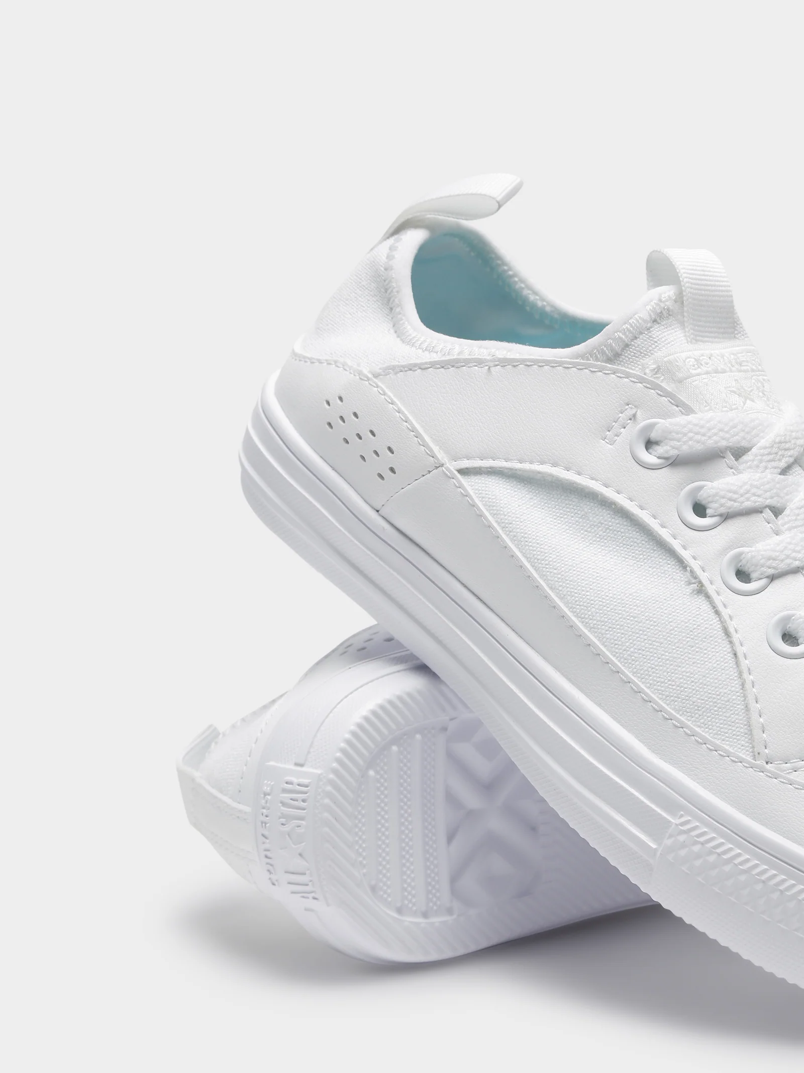 Womens Chuck Taylor Wave Ultra Ox - Image 5