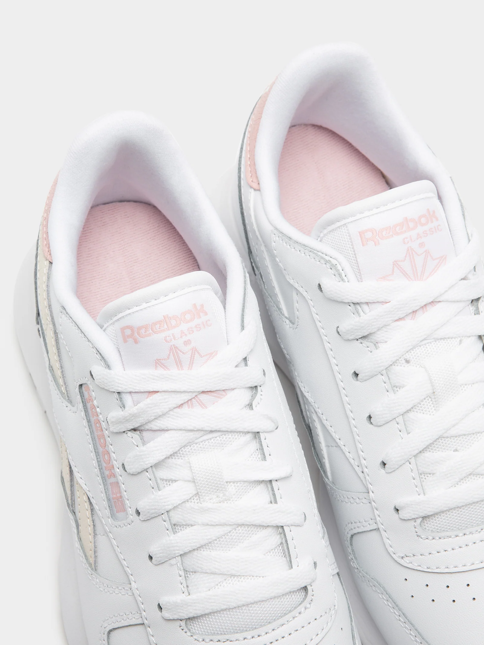 Womens Classic Leather SP Sneakers - Image 3