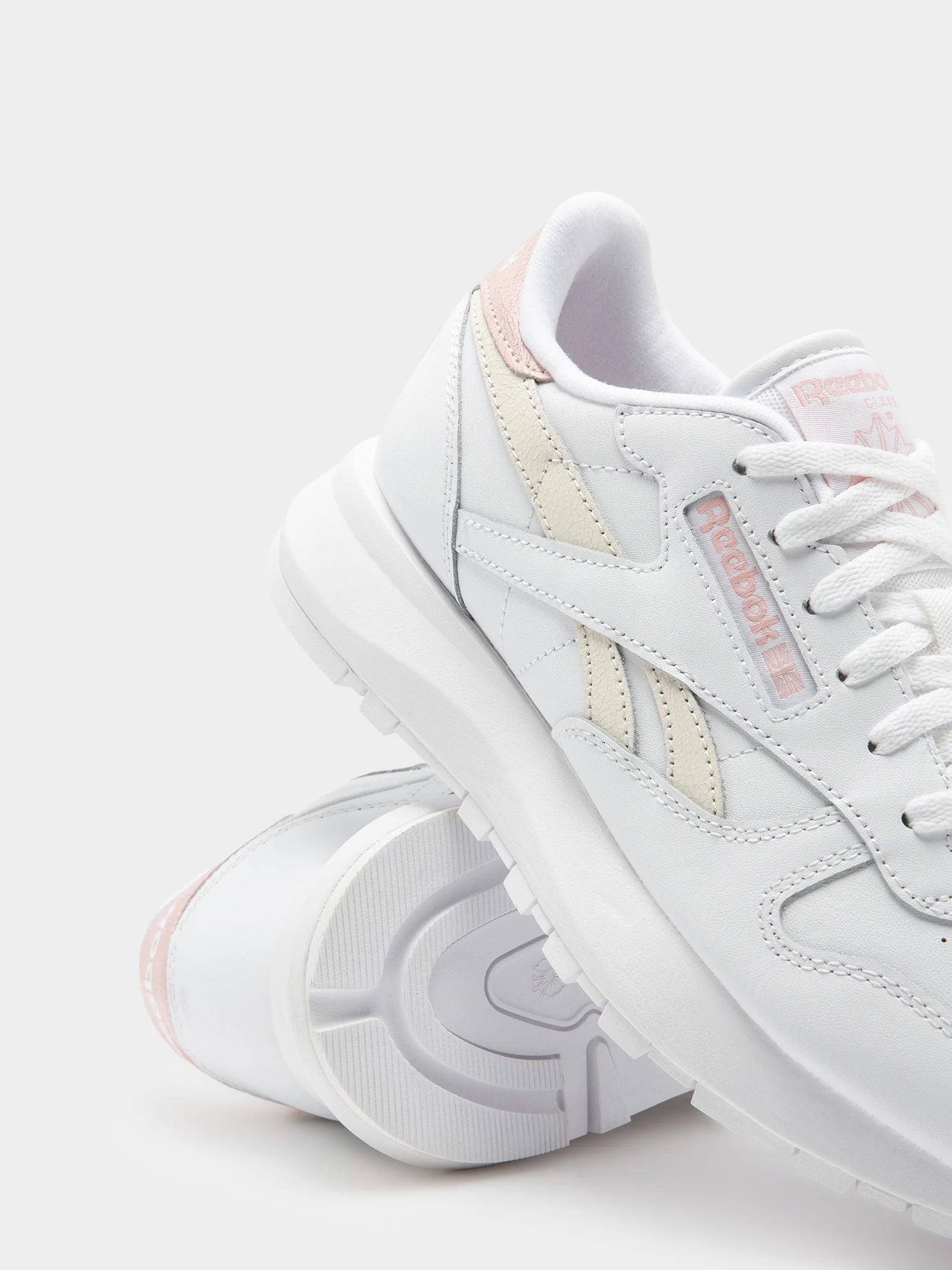 Womens Classic Leather SP Sneakers - Image 5