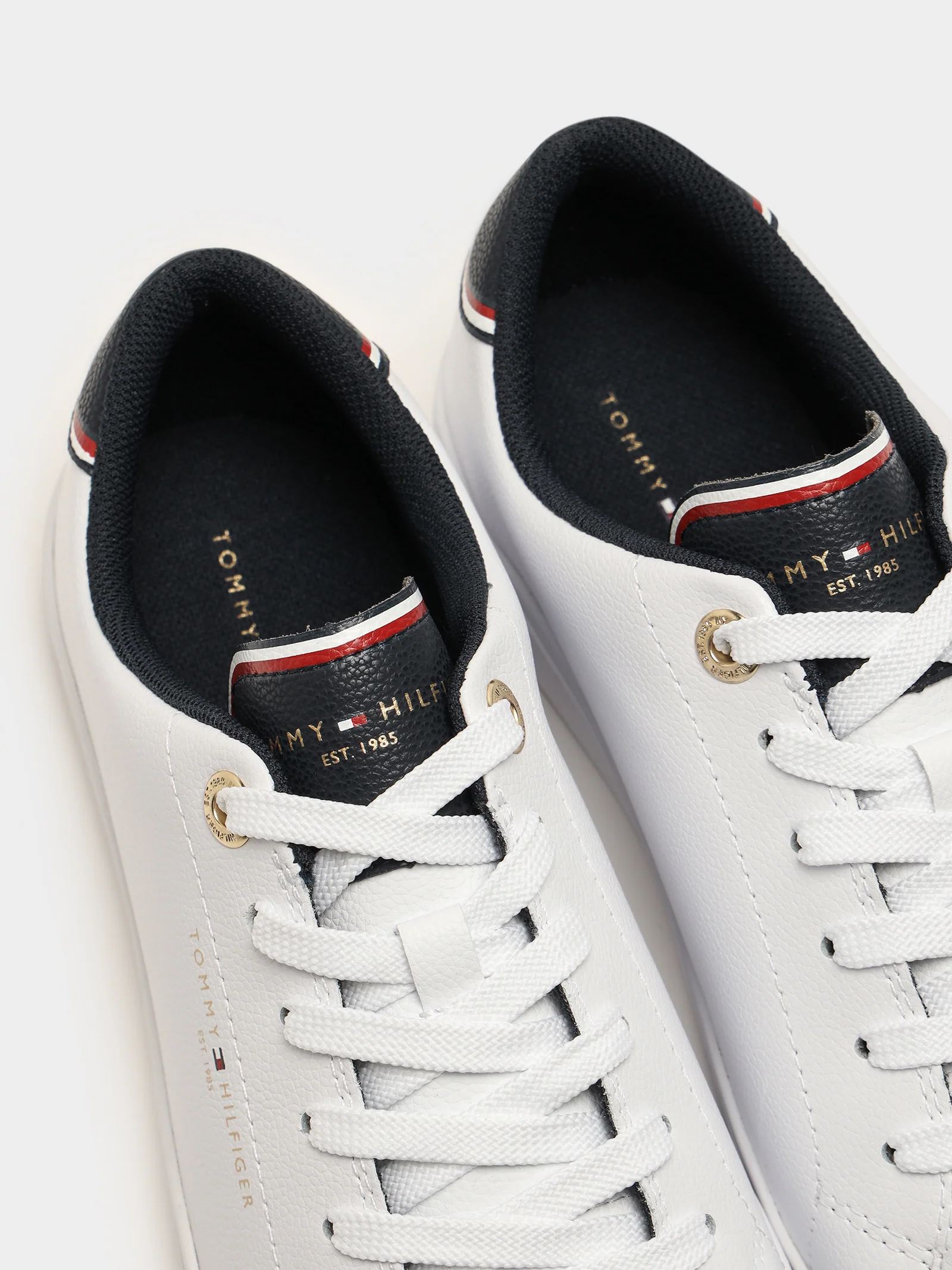 Womens Easy Sneaker - Image 3