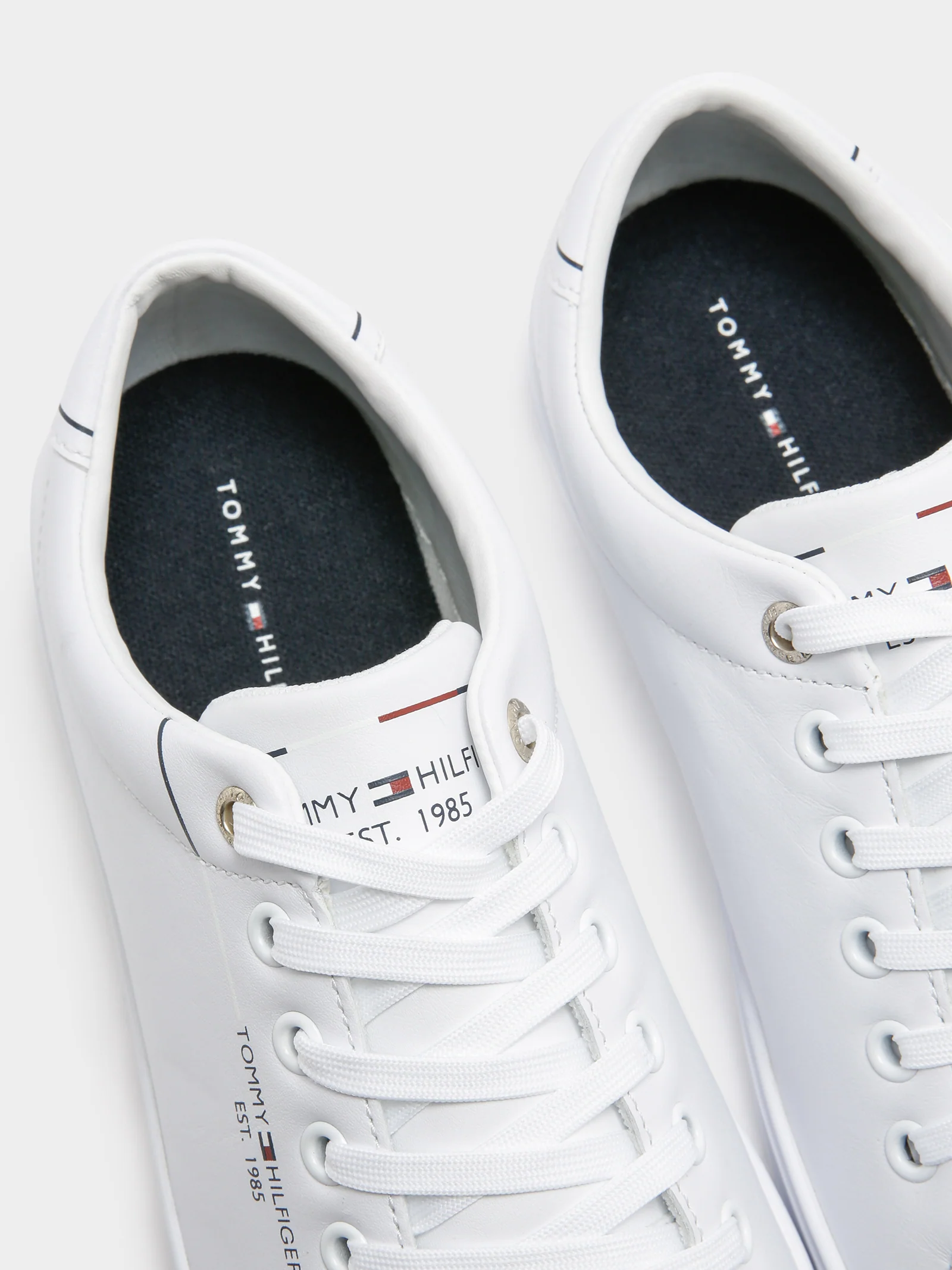 Womens Flat City Leather Sneakers - Image 4