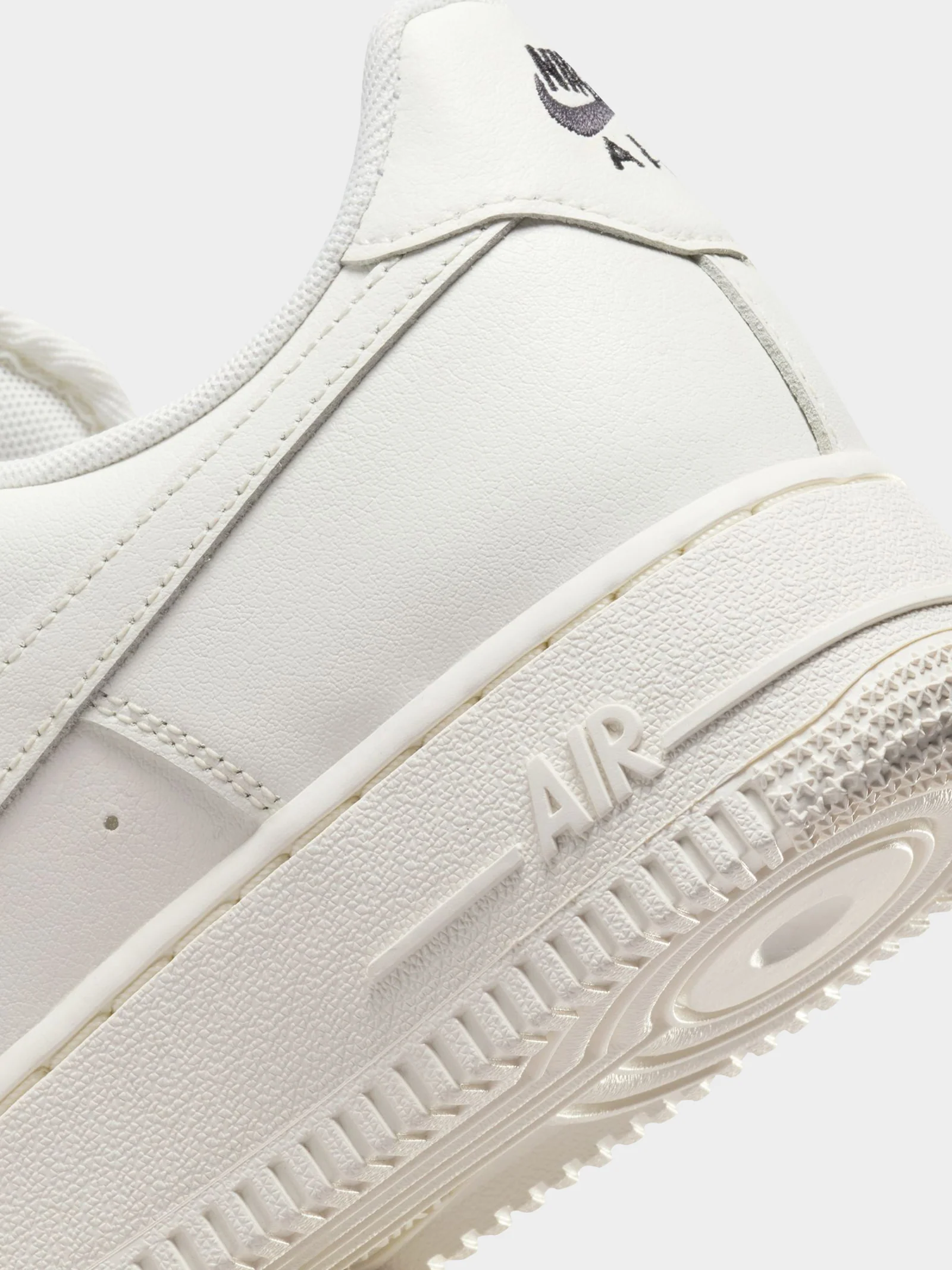 Womens Nike Air Force 1 07 Sneaker - Image 3