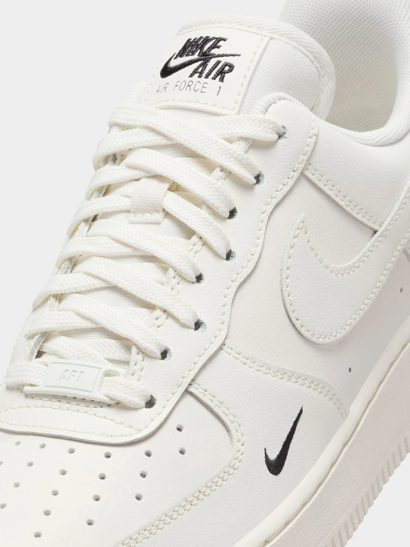 Womens Nike Air Force 1 07 Sneaker - Image 5