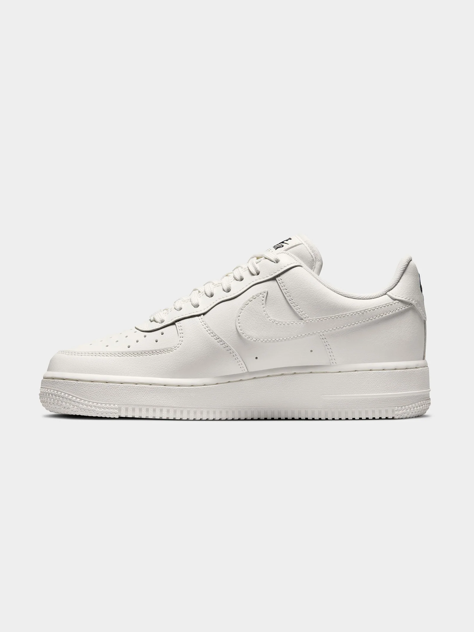 Womens Nike Air Force 1 07 Sneaker - Image 7