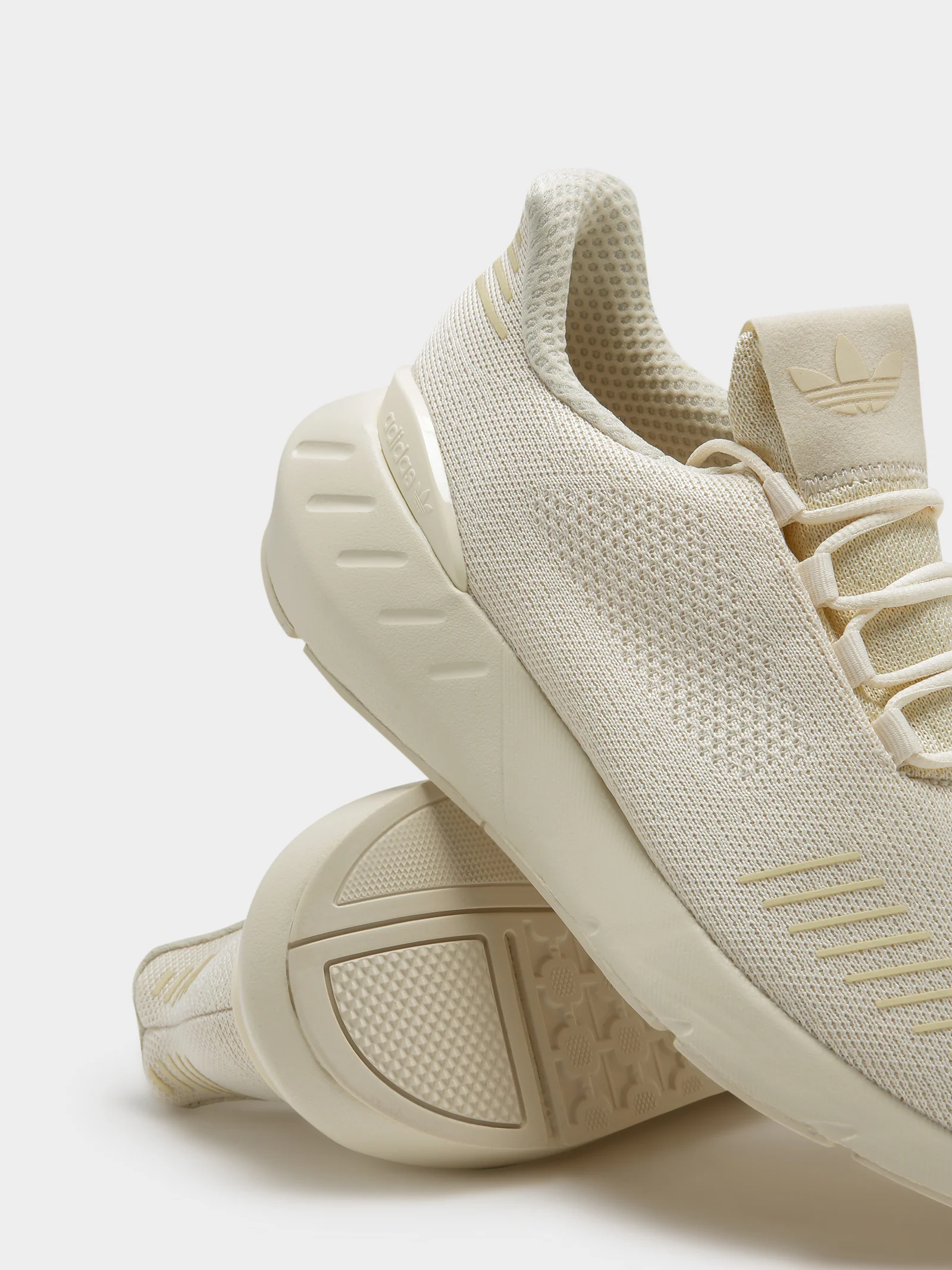Womens Swift Run 22 Sneakers - Image 6