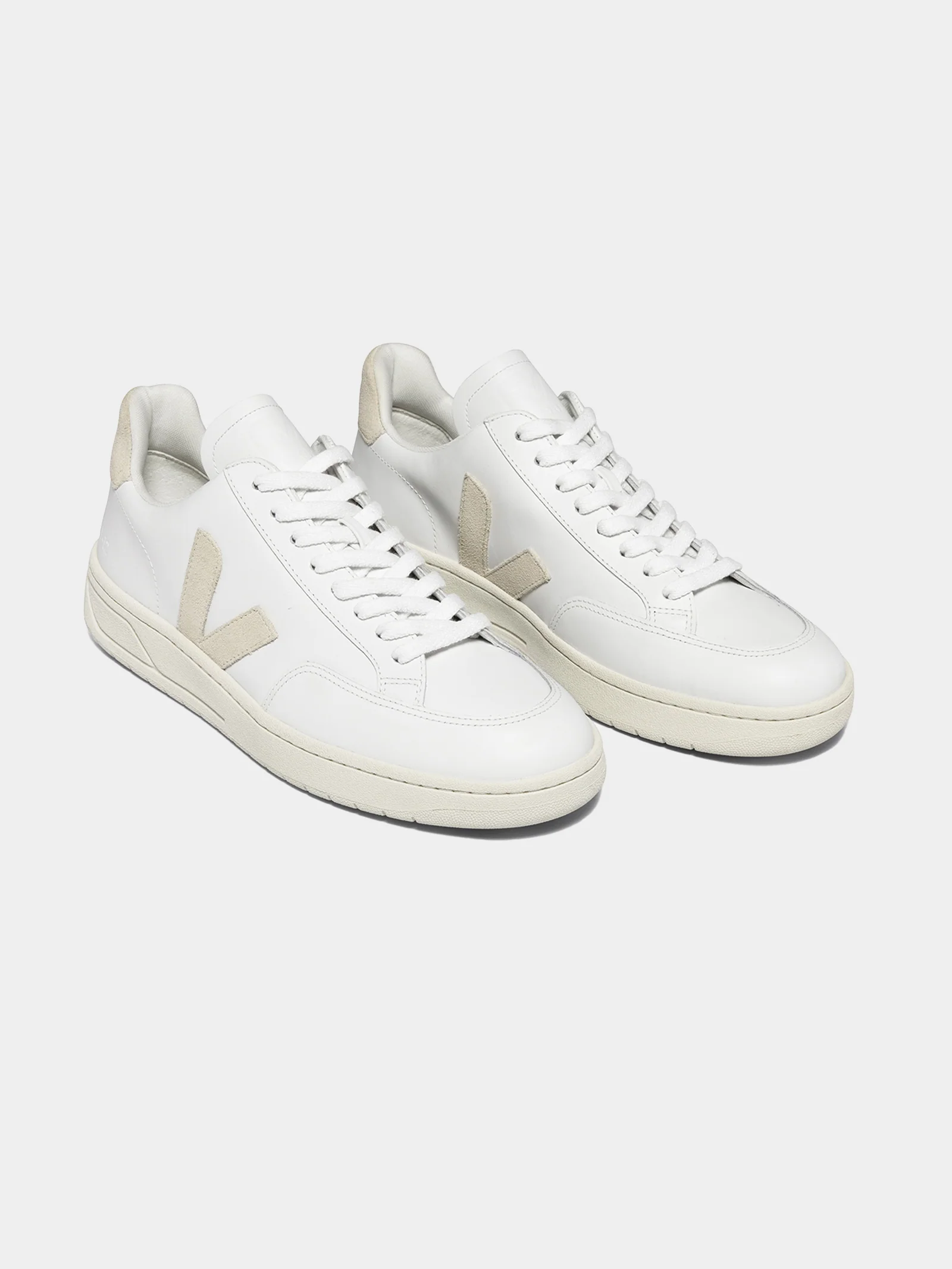 Womens V10 Leather Sneakers - Image 2