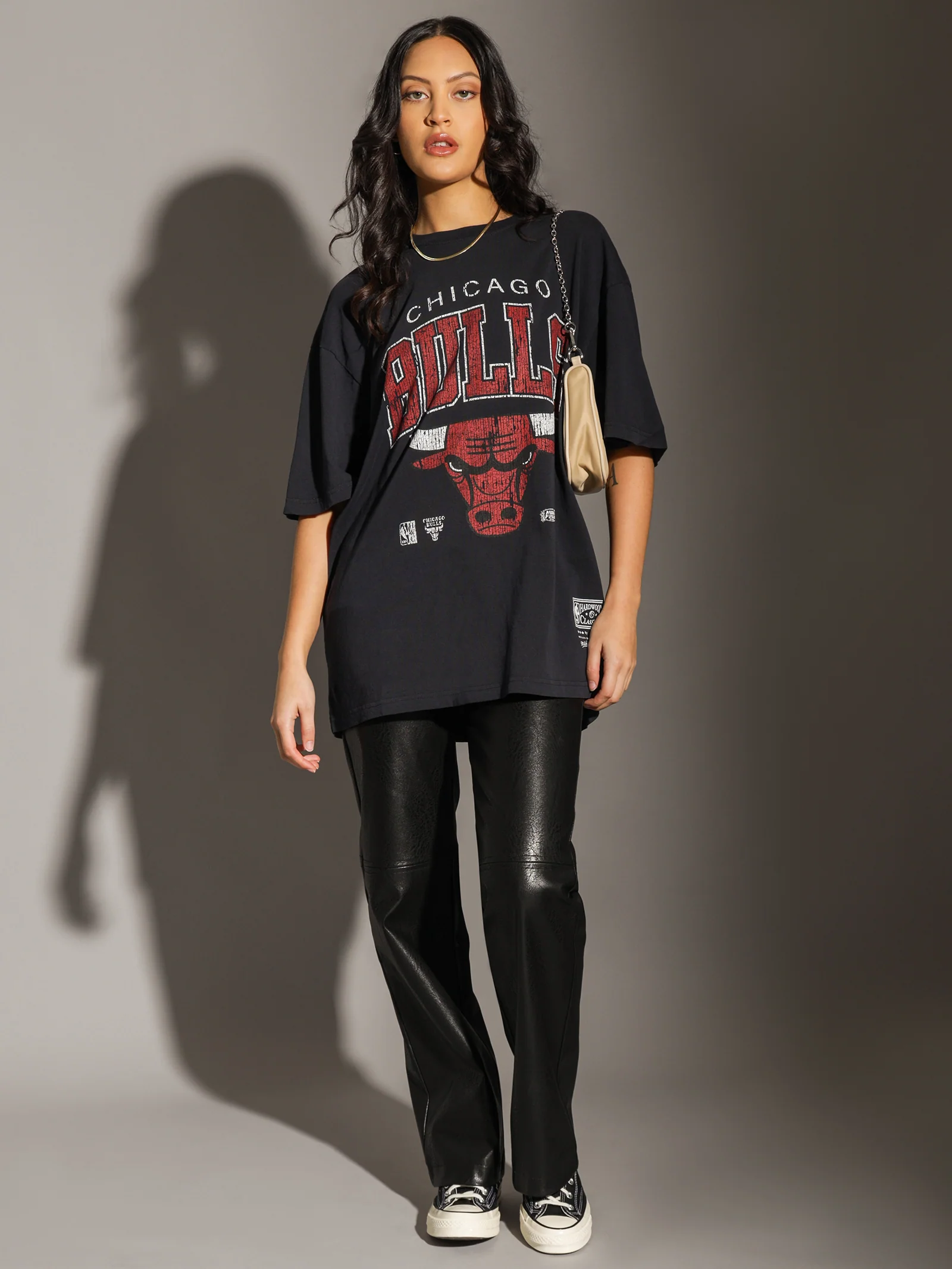 XL Arch Bulls T-Shirt - Image 4