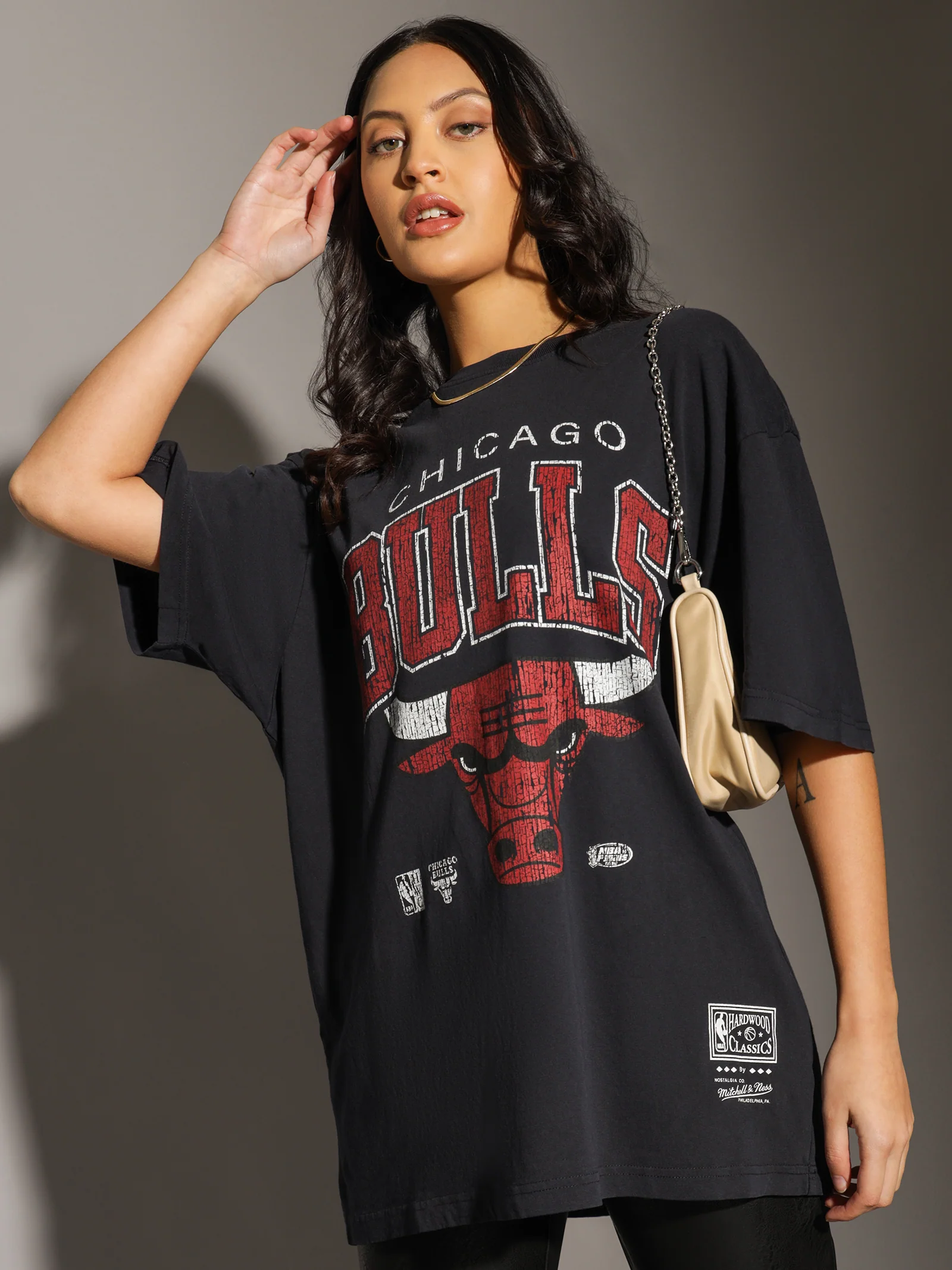 XL Arch Bulls T-Shirt - Image 5