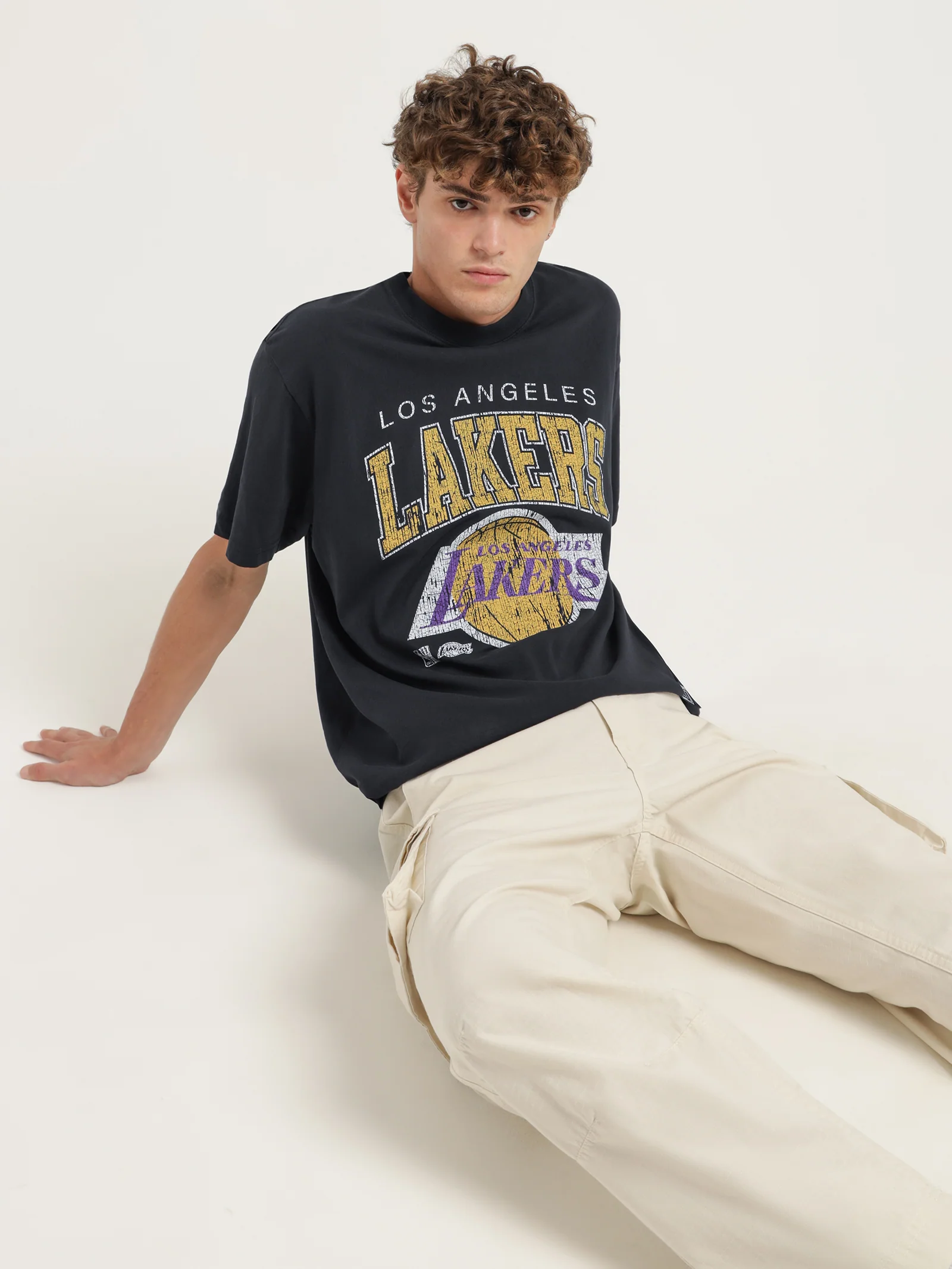 XL Arch Lakers T-Shirt - Image 2